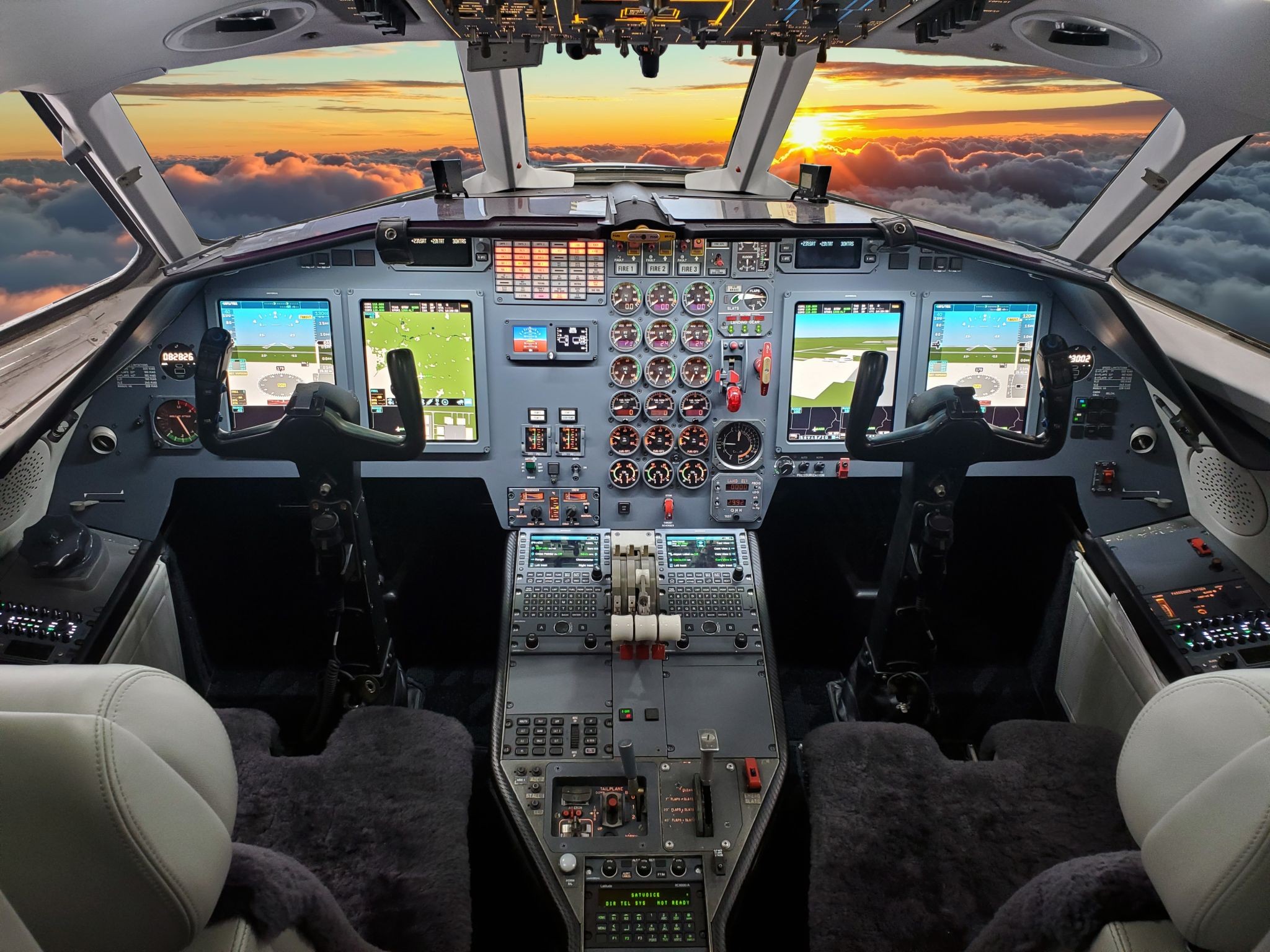 InSight-equipped Falcon 900B Image of an InSight-equipped Falcon 900B cockpit
