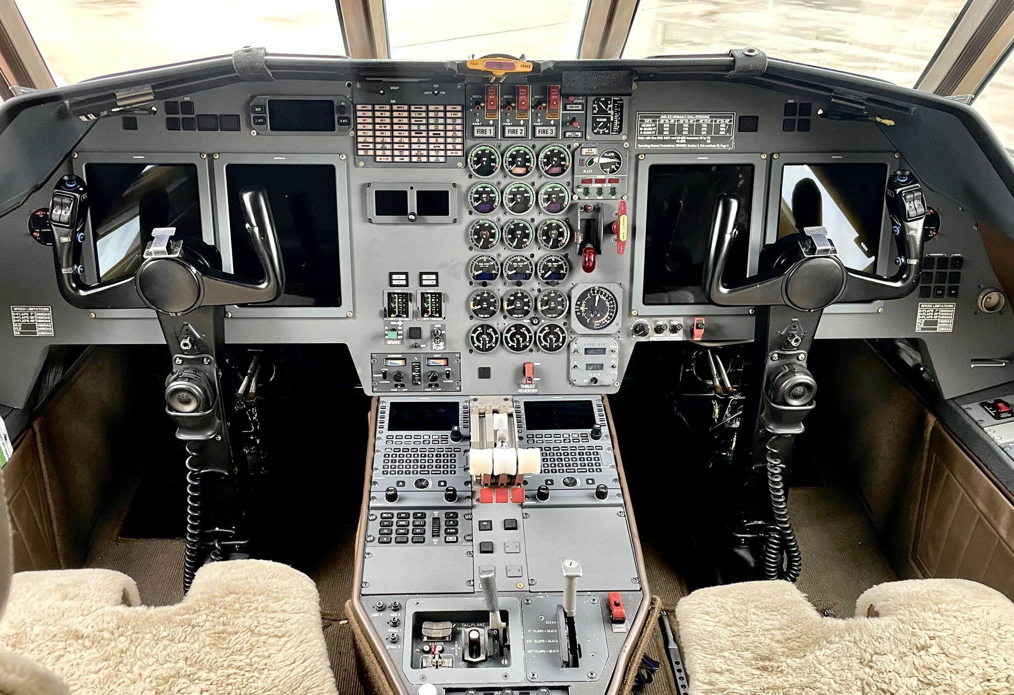 InSight Upgrade - Falcon 900B powered off (Trimec Aviation)